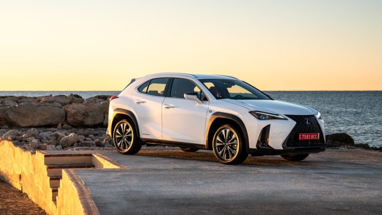 LEXUS UX a noleggio a lungo termine