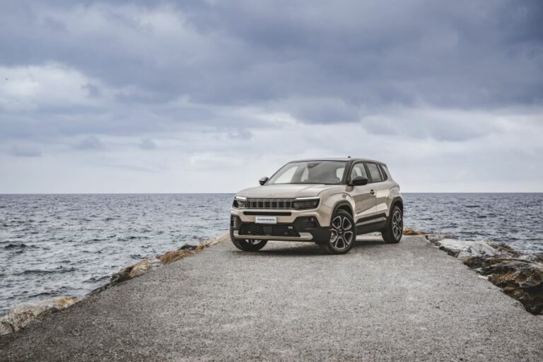 JEEP AVENGER a noleggio a lungo termine