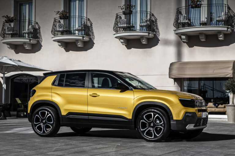 JEEP AVENGER a noleggio a lungo termine